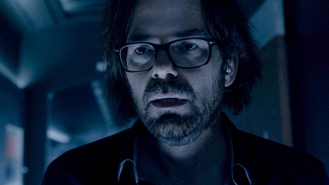 Zoo - Stakes on a Plane - Photos - Billy Burke