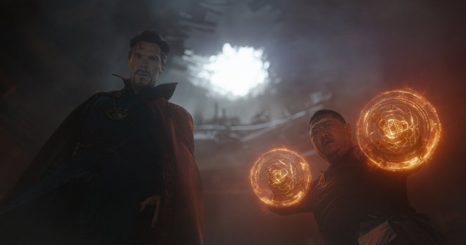 Avengers 3 - Infinity War - Filmfotos - Benedict Cumberbatch, Benedict Wong