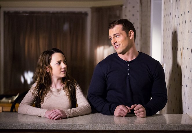 Undercover Angel - Photos - Lilah Fitzgerald, Shawn Roberts