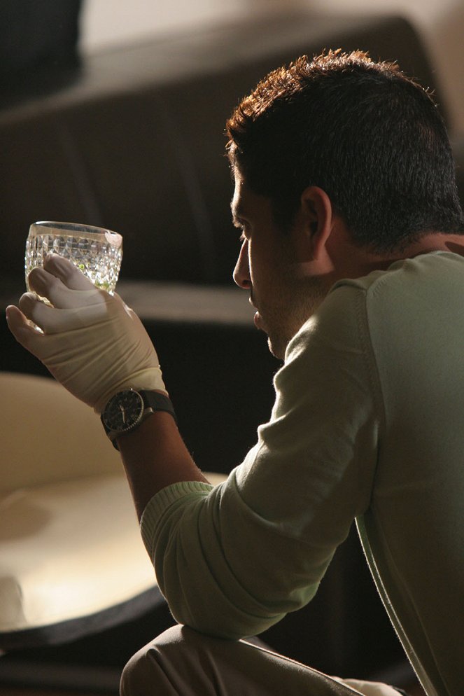 CSI: Kryminalne zagadki Miami - 48 godzin - Z filmu - Adam Rodriguez