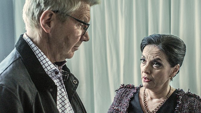 Downshiftaajat - Season 2 - Elämänremontti - Filmfotos - Pirkka-Pekka Petelius, Anna-Leena Härkönen