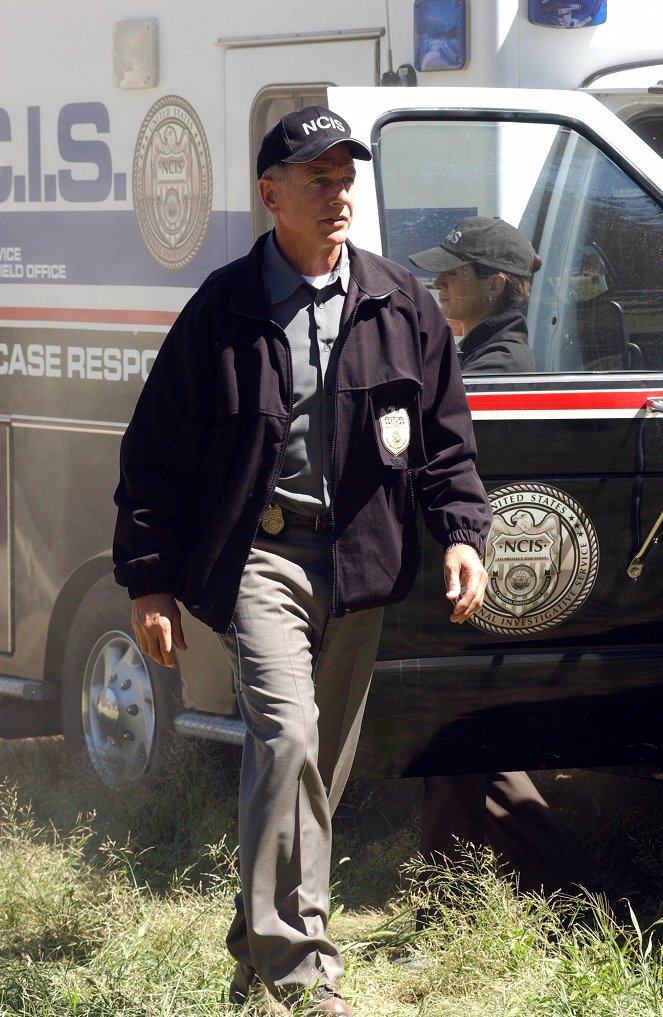 NCIS: Naval Criminal Investigative Service - Season 2 - The Bone Yard - Photos - Mark Harmon