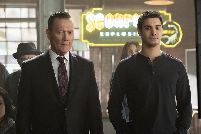 Scorpion - Go with the Flo(rence) - Photos - Robert Patrick, Elyes Gabel