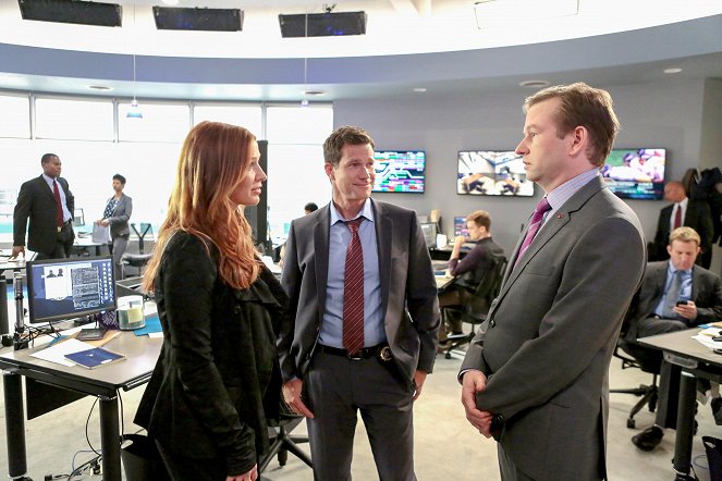 Unforgettable - Season 2 - Incognito - Photos - Poppy Montgomery, Dylan Walsh, Dallas Roberts