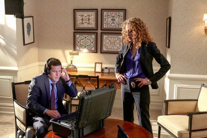 Unforgettable - Season 2 - Incognito - Photos - Dylan Walsh, Tawny Cypress