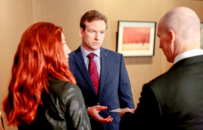 Unforgettable - Season 2 - Day of the Jackie - Photos - Dallas Roberts