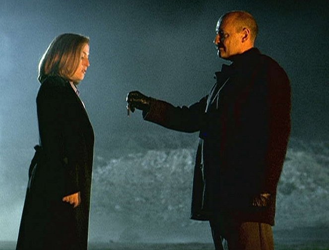 Z Archiwum X - Nie ufaj nikomu - Z filmu - Gillian Anderson, Terry O'Quinn
