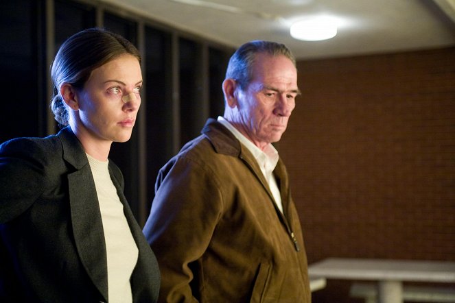 In the Valley of Elah - Photos - Charlize Theron, Tommy Lee Jones