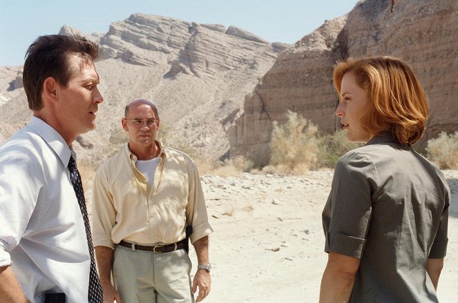 The X-Files - Season 8 - La Chasse à l'homme, partie 2 - Film - Robert Patrick, Mitch Pileggi, Gillian Anderson