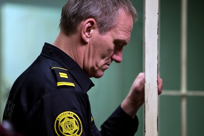 Trapped - Season 1 - Episode 3 - Photos - Ingvar Sigurðsson