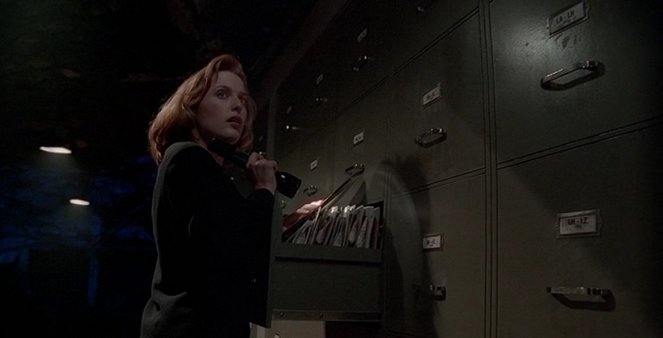 The X-Files - Season 3 - Paper Clip - Photos - Gillian Anderson