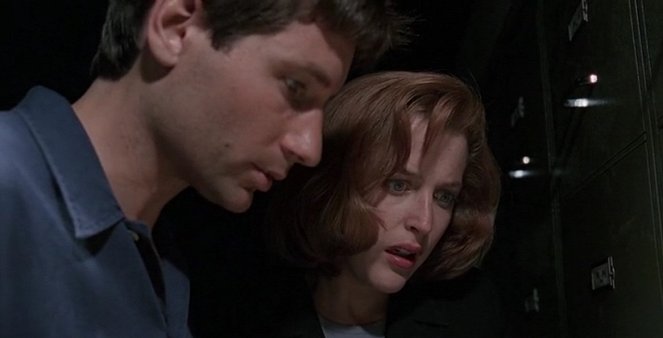 The X-Files - Paper Clip - Van film - David Duchovny, Gillian Anderson