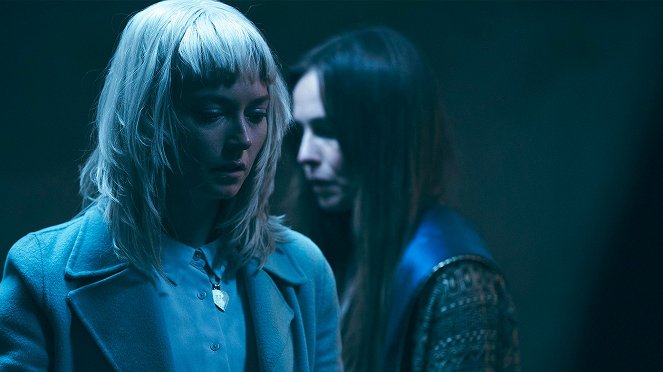 Requiem - Filmfotos - Lydia Wilson