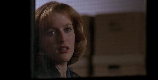 The X-Files - Season 3 - Clyde Bruckman's Final Repose - Photos - Gillian Anderson
