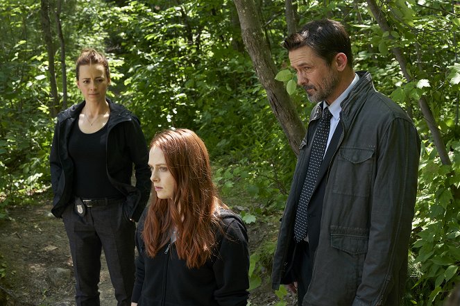 Cardinal - Blackfly Season - Toof - Photos - Karine Vanasse, Alex Paxton-Beesley, Billy Campbell