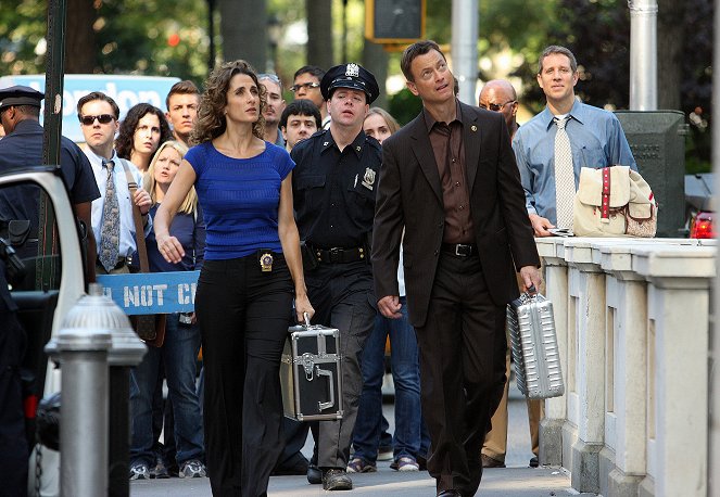 CSI: NY - Season 5 - Page Turner - Photos - Melina Kanakaredes, Gary Sinise