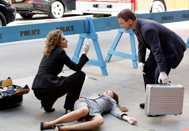 CSI: New York - Entpuppt - Filmfotos - Melina Kanakaredes, Gary Sinise