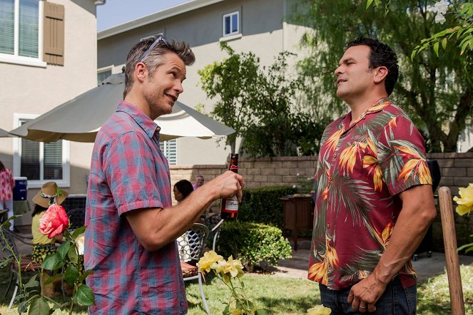 Santa Clarita Diet - Attention to Detail - Photos - Timothy Olyphant