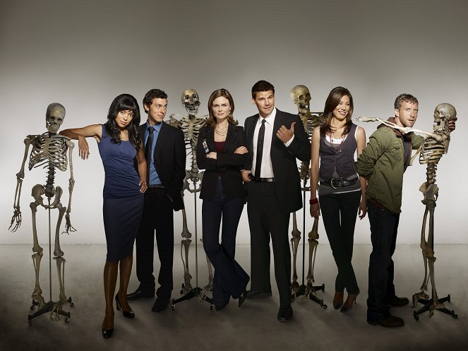 Bones - Season 3 - Promoción - Tamara Taylor, John Francis Daley, Emily Deschanel, David Boreanaz, Michaela Conlin, T.J. Thyne