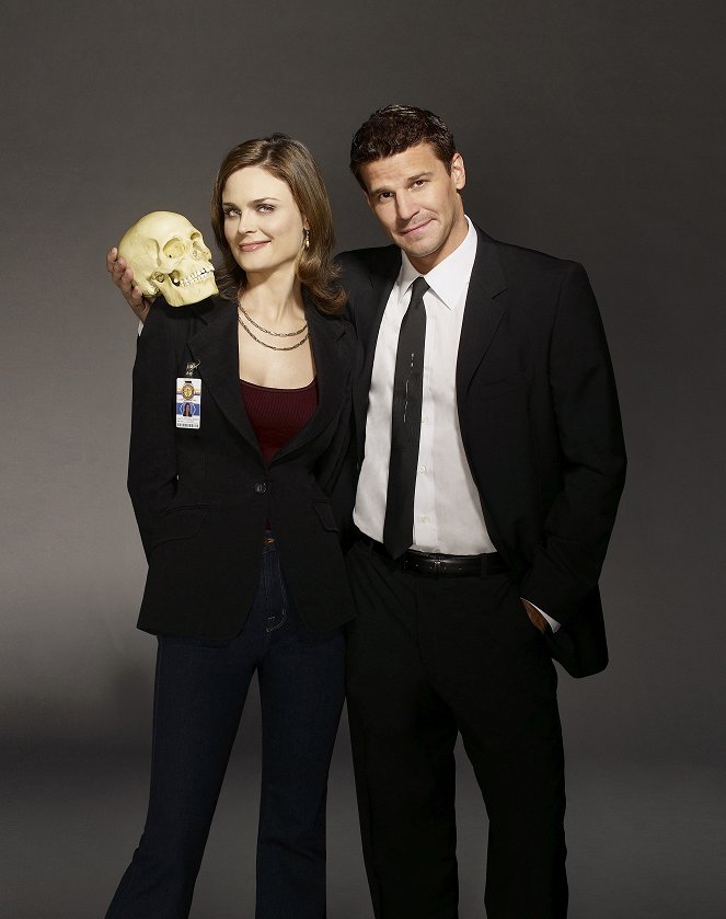 Bones - Season 3 - Promoción - Emily Deschanel, David Boreanaz