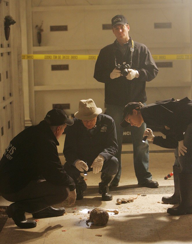 NCIS - Námorný vyšetrovací úrad - Kostry - Z filmu - David McCallum, Michael Weatherly, Cote de Pablo