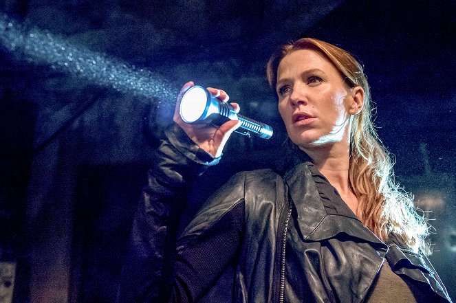 Unforgettable - Maps and Legends - Photos - Poppy Montgomery