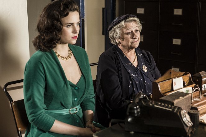 Father Brown - The Eagle and the Daw - Z filmu - Emer Kenny, Sorcha Cusack