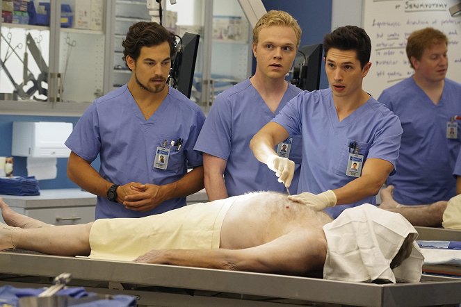 Grey's Anatomy - Season 12 - Sledgehammer - Photos - Giacomo Gianniotti, Joe Adler, Joe Dinicol