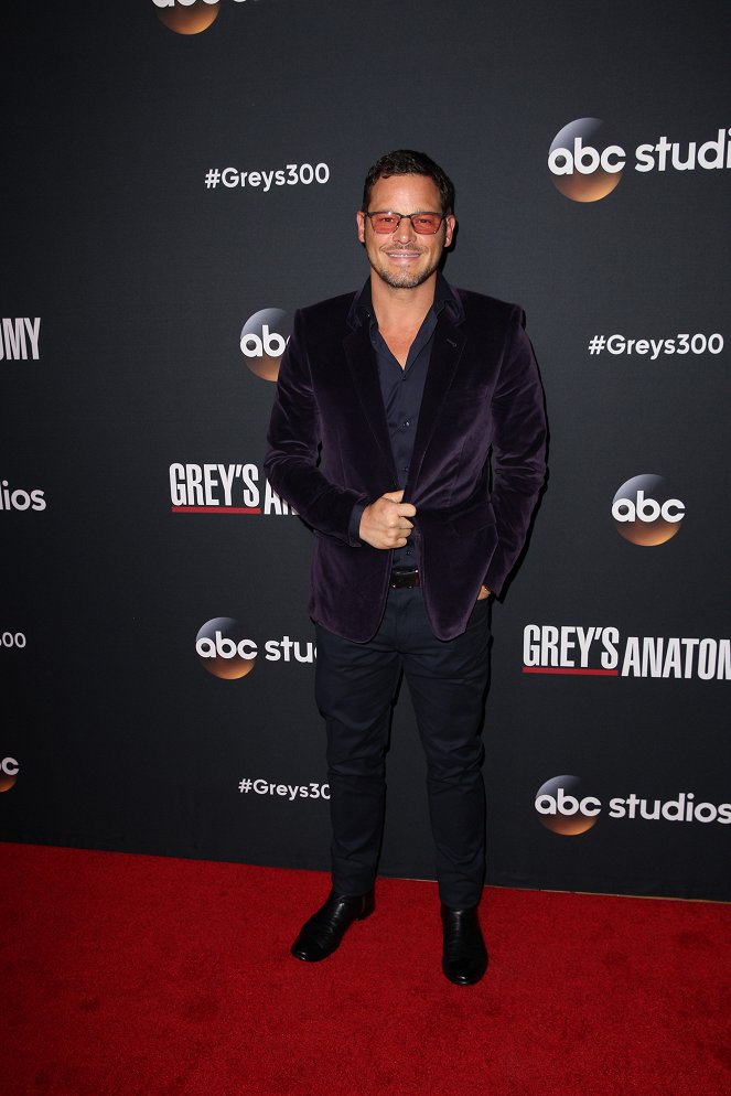 Chirurdzy - Kto przeżyje, kto umrze, kto opowie twoją historię - Z imprez - The Cast and Executive Producers of ABC’s “Grey’s Anatomy” celebrate the 300th episode at Tao Los Angeles on Saturday, November 4, hosted by ABC and ABC Studios