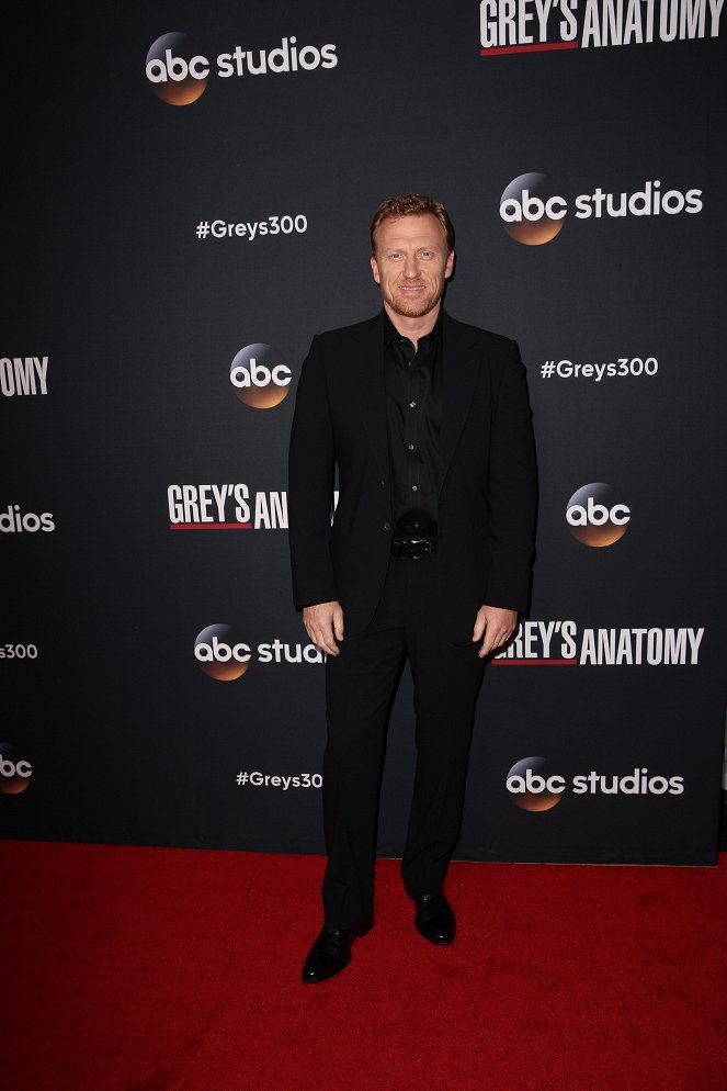 Grey's Anatomy - Die jungen Ärzte - Season 14 - Geister der Vergangenheit - Veranstaltungen - The Cast and Executive Producers of ABC’s “Grey’s Anatomy” celebrate the 300th episode at Tao Los Angeles on Saturday, November 4, hosted by ABC and ABC Studios