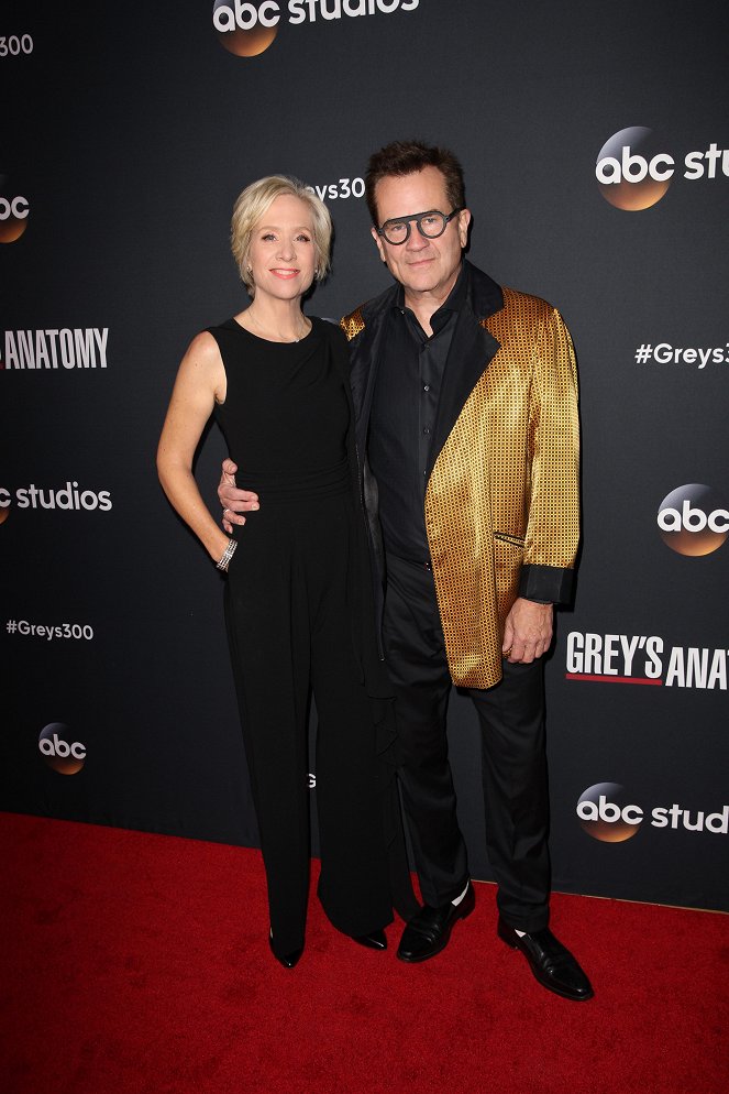 A Grace klinika - Season 14 - Arcok a múltból - Rendezvények - The Cast and Executive Producers of ABC’s “Grey’s Anatomy” celebrate the 300th episode at Tao Los Angeles on Saturday, November 4, hosted by ABC and ABC Studios