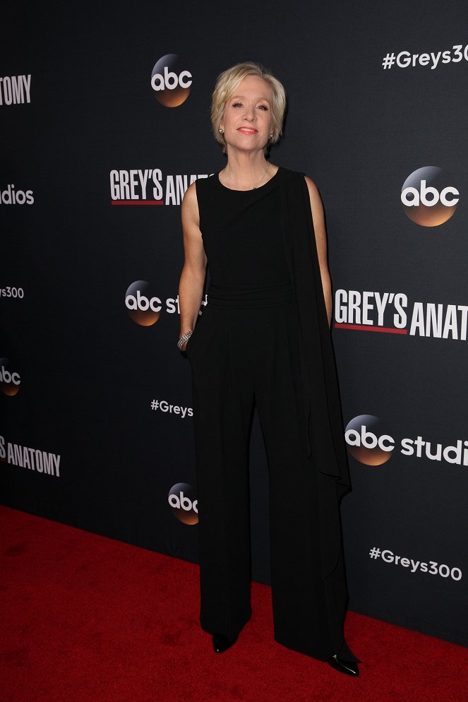 Chirurdzy - Kto przeżyje, kto umrze, kto opowie twoją historię - Z imprez - The Cast and Executive Producers of ABC’s “Grey’s Anatomy” celebrate the 300th episode at Tao Los Angeles on Saturday, November 4, hosted by ABC and ABC Studios