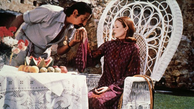 Love and Pain and the Whole Damn Thing - Van film - Maggie Smith