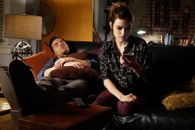 Pretty Little Liars - Driving Miss Crazy - Photos - Ian Harding, Lucy Hale