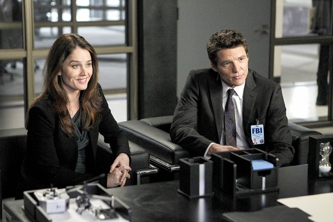 Mentalist - Les Coeurs noirs - Film - Robin Tunney, Pedro Pascal