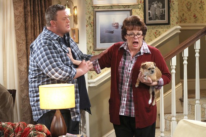 Mike & Molly - Dennis's Birthday - Photos - Billy Gardell, Rondi Reed