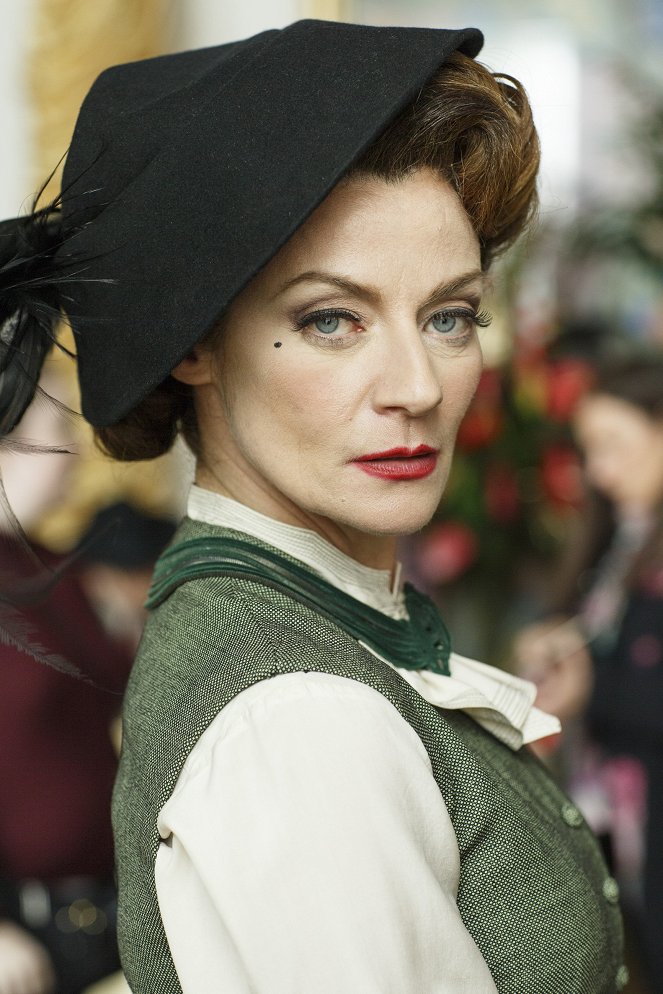 The Collection - The Scent - Photos - Michelle Gomez
