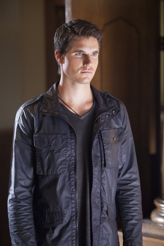 The Hunters - Photos - Robbie Amell