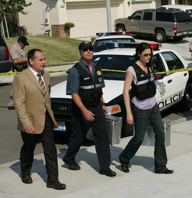 CSI: Kryminalne zagadki Las Vegas - Denaci - Z filmu - Paul Guilfoyle, William Petersen, Jorja Fox