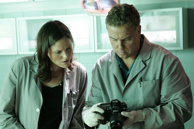 CSI: Crime Scene Investigation - Season 7 - Double Cross - Photos - Jorja Fox, William Petersen