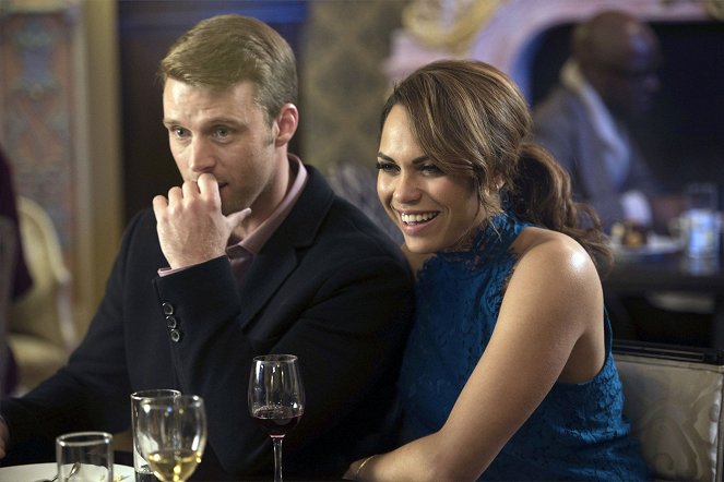 Chicago Fire - Lift Each Other - Photos - Jesse Spencer, Monica Raymund