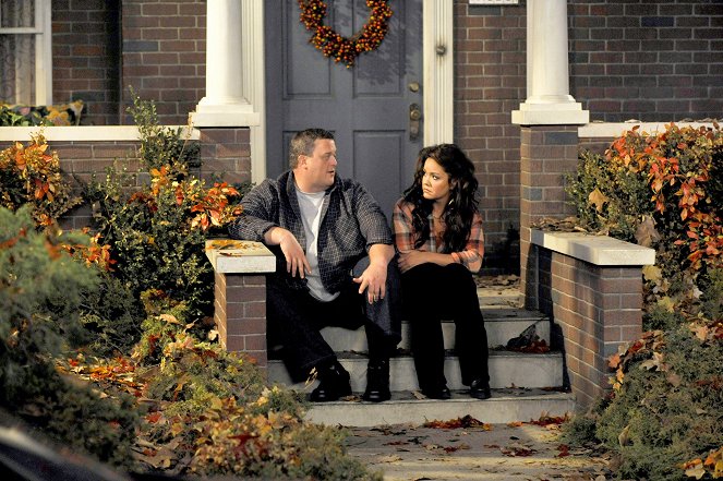 Mike & Molly - Season 2 - Victoria Runs Away - Photos - Billy Gardell, Katy Mixon