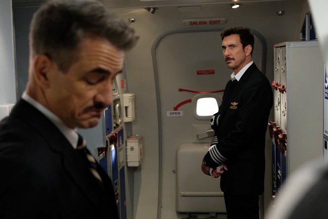 LA to Vegas - Two and a Half Pilots - Photos - Dylan McDermott