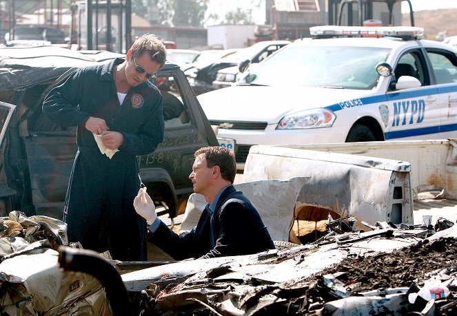 CSI: NY - Season 5 - The Box - Photos - Carmine Giovinazzo, Gary Sinise