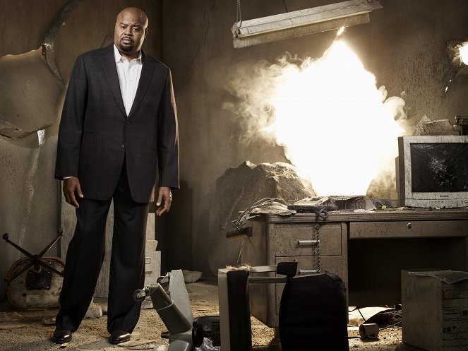 Escudo humano - Promoción - Chi McBride