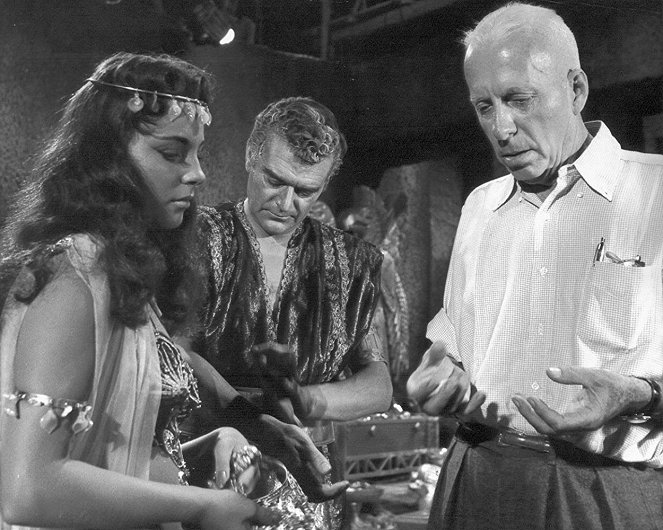 Land der Pharaonen - Dreharbeiten - Joan Collins, Jack Hawkins, Howard Hawks