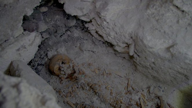 Lost Treasures of The Maya - Secrets of the Snake Altar - Van film