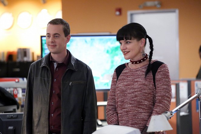 NCIS: Naval Criminal Investigative Service - Grounded - Photos - Sean Murray, Pauley Perrette