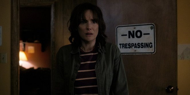 Stranger Things - Chapter Two: The Weirdo on Maple Street - Photos - Winona Ryder
