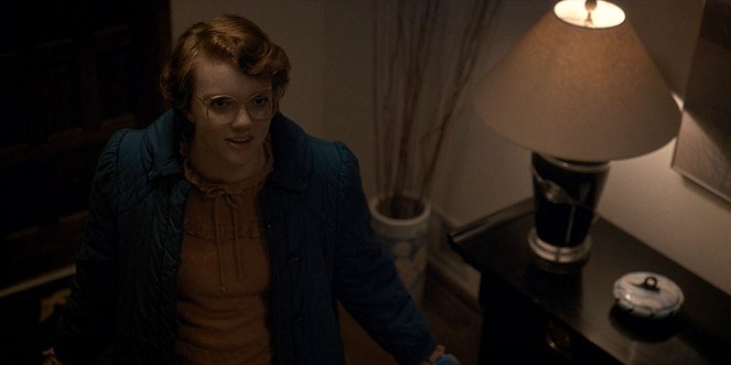 Stranger Things - Capítulo dos: La chica rara de la calle Maple - De la película - Shannon Purser